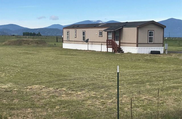 Crater Lake, Chiloquin house in the country