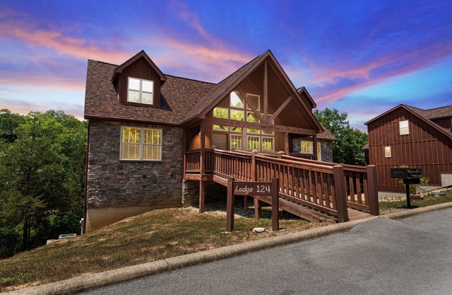 Create Timeless Memories at this 4 Bed Lodge Located at Stonebridge Resort!