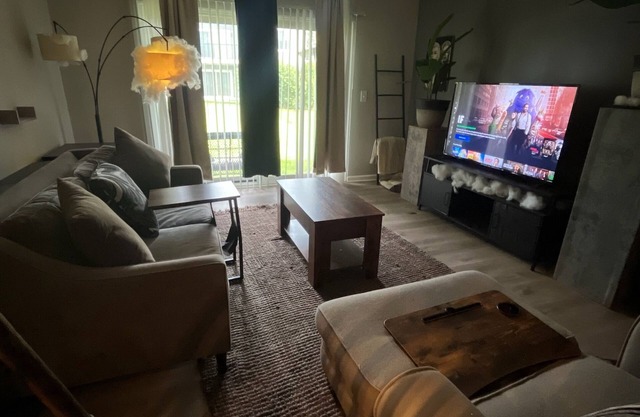 Creative, Remote, & Pet-friendly Stay with everything you need at arms reach