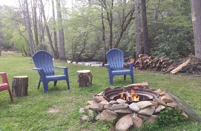 Creek Front Safari Tent-Furnished, relaxing under the stars, Firepit, Smores.