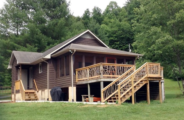 Creekfront Cabin, Renovated,