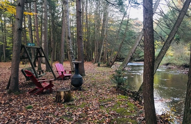 Creekside Cabin is no longer available.