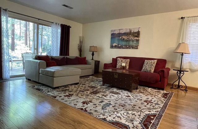 Creekside Cabin-Serene, Stylish & Clean. Family-Friendly. 5 mins to Diamond Peak