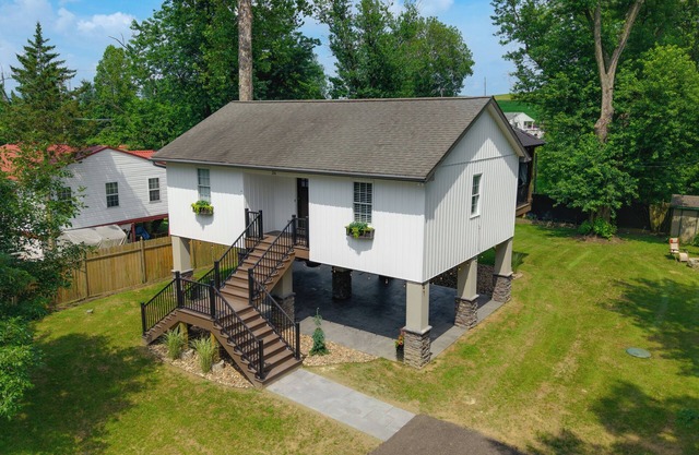 Creekside Cottage | Romantic Waterfront Escape w/HOT TUB!