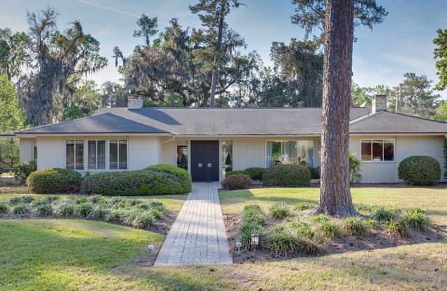 Creekside Home on Three Acres close to UF