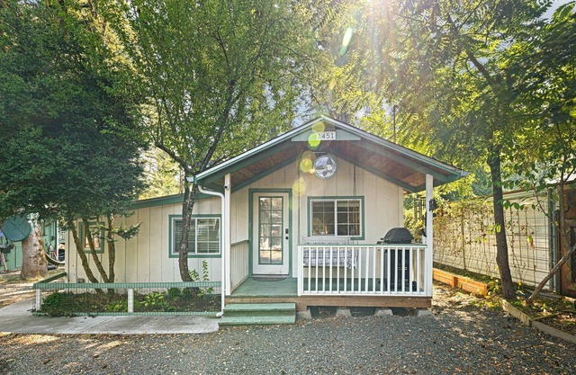CREEKSIDE RETREAT