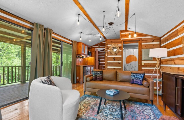 Creekside vibes - 1 bedroom cozy cabin w/outdoor fire pit + pet friendly!