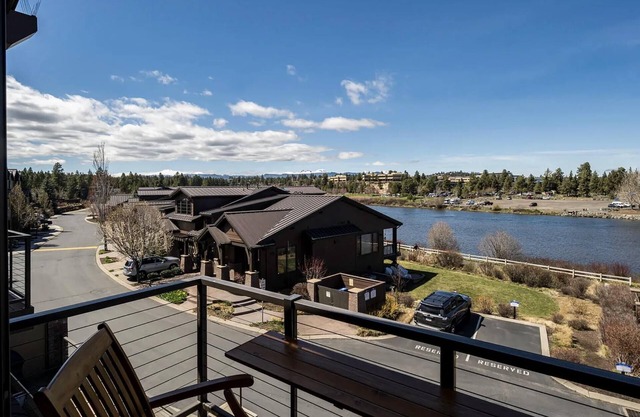 Crestline - Gorgeous River, Mtn, Old Mill views
