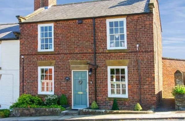 CROFT VIEW, family friendly, with open fire in Robin Hood’s Bay