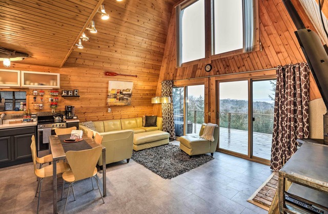 Crofton Cabin w/Tropical Hut & Water Views!