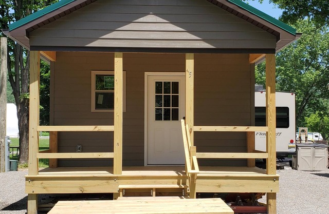 Crooked Creek Cabin 5 - Cabin Five: Cozy hideaway, Pine Creek access, perfect for outdoor enthusiasts exploring the PA Wilds.