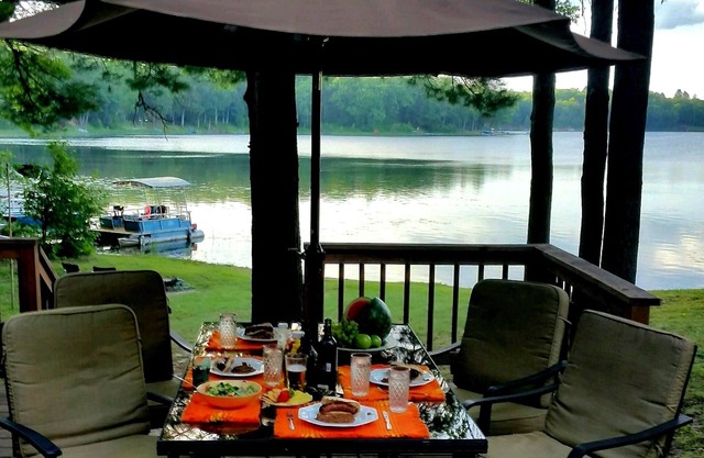 Crooked Lake lakefront Cabin in the Amish Hills