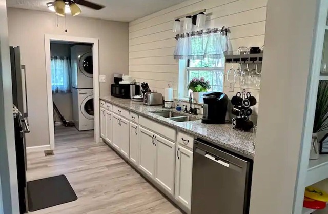 Crossroads Cottage in the Heart of Hocking Hills