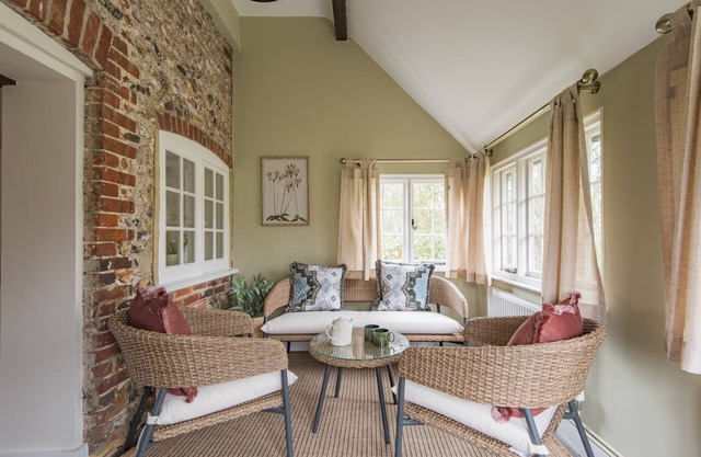 Crow Cottage by Bloom Stays - sleeps 2 guests in 1 bedroom