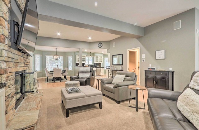 Crystal Bay Home w/Fireplace Near Ski Resorts