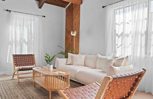 Crystal Beach Hideaway - Private Yard - Close to Beaches & Parks