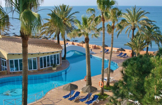 CS129 Lovely and spacious 3-bedroom apartment next to Calahonda beach - Mijas Costa