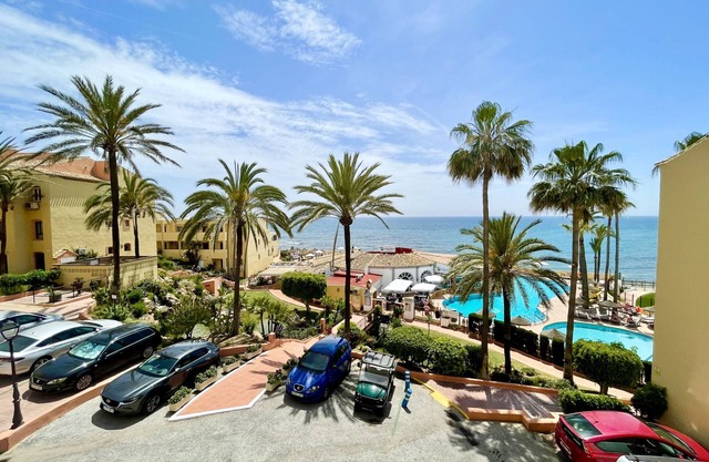 CS197 Charming 2 bedroom flat with sea views - Dona Lola Claudia, Calahonda, Costa del Sol
