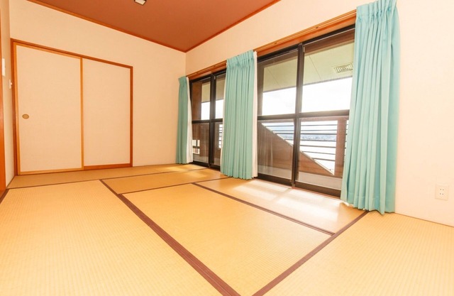 Cshaped cottage for 8 people View of Mt Fuji a/Minamitsuru-gun Yamanashi
