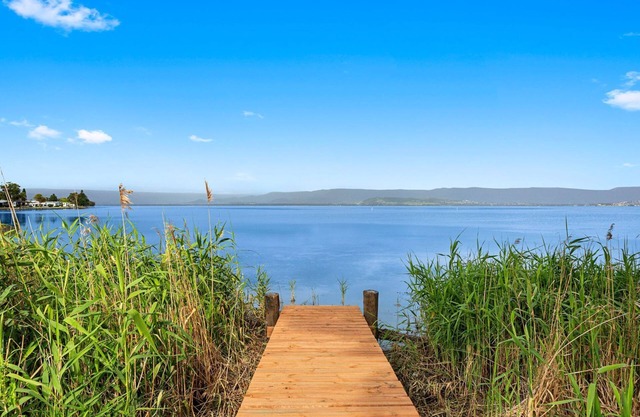 Cudgeree Bay Lake House on shores of Lake Illawarra