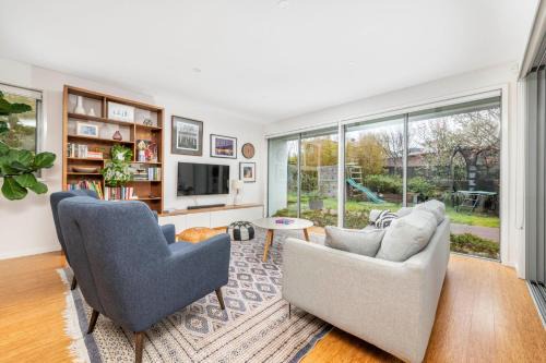 Cullen Stay Calm Connected Convenient