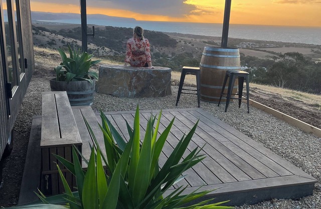 CURROLGA Tiny coastal house - "view to die for"