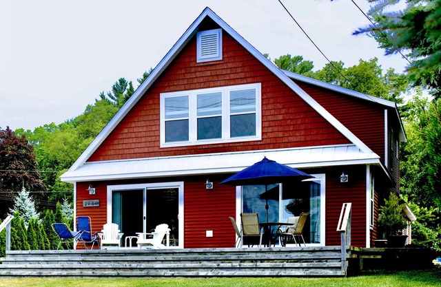Custom 3br/3.5ba Home Lake Mac Views Near Holland Beach
