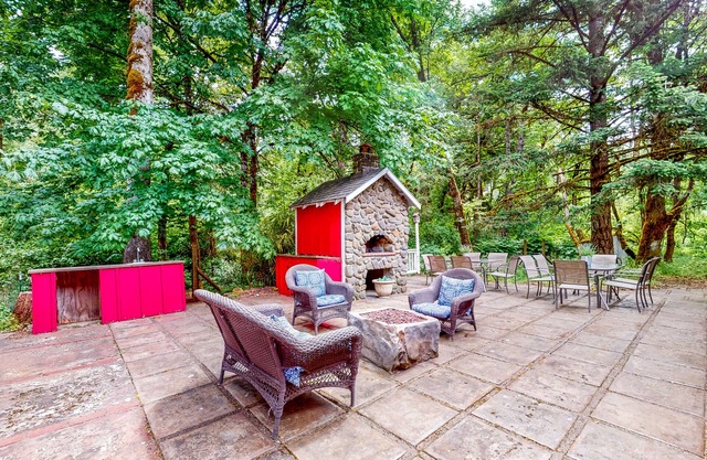 Custom-Built - Large Deck, Griddle, and Washer/Dryer
