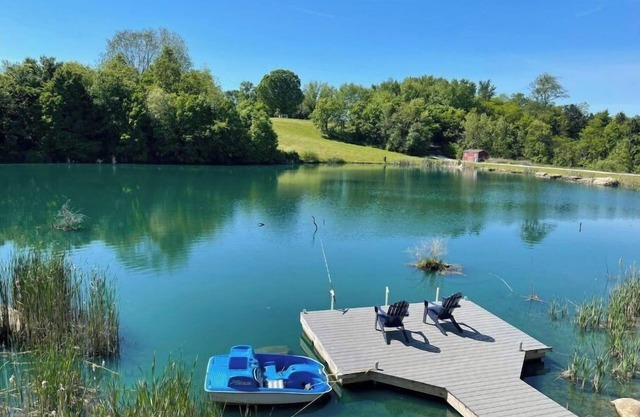 Custom cabin on 23 acres, private fishing, paddle boat, kayaks Lake Cumberland