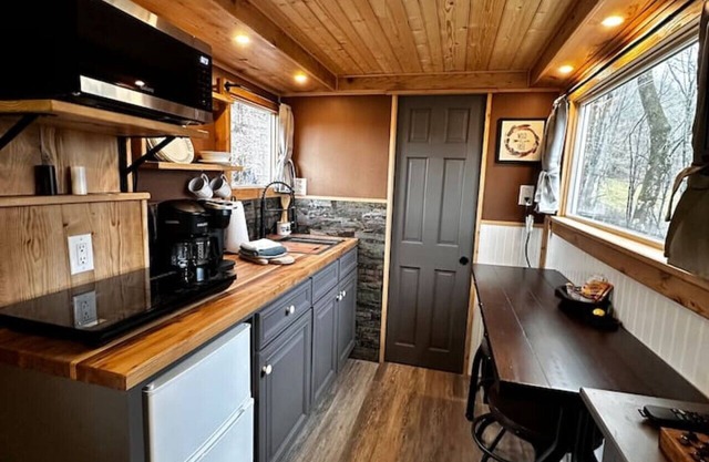 Custom HorseTrailerTinyHome near Grayson Highlands