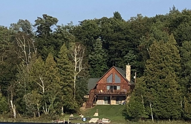 Custom Log Home w/Lakefront in Northern Michigan 3BR/3BA