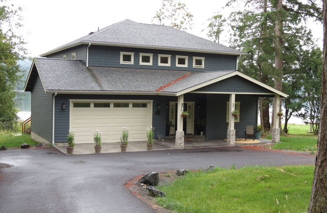 Custom Waterfront Home - easy walk to Roche Harbor & Picnic Islandn