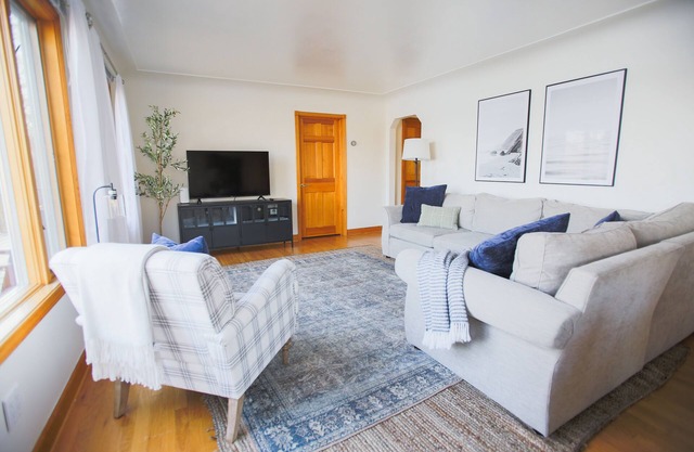 Cute 2-bedroom lake house in Lake Orion