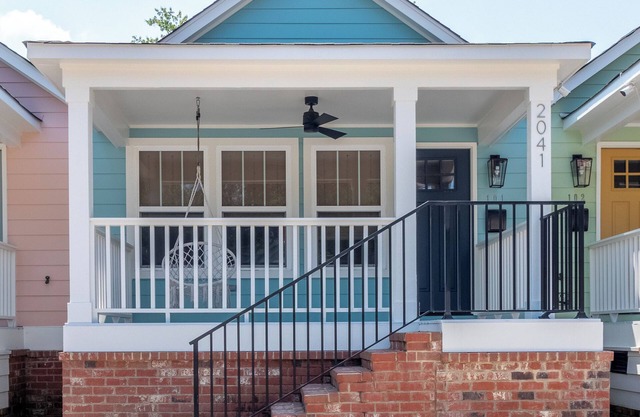 Cute 2 bedroom pet family friendly great backyard