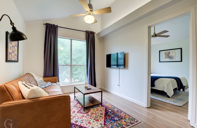 Cute 2B/1Ba Apartment in South Highlands!