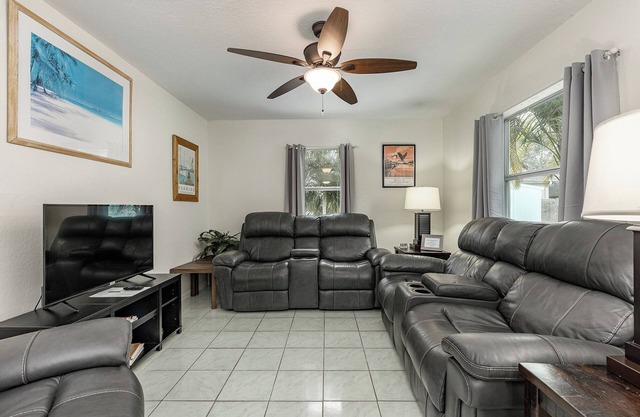 Cute 2BR/1BA Gem near Beaches, Bikes, Bars, Bayous