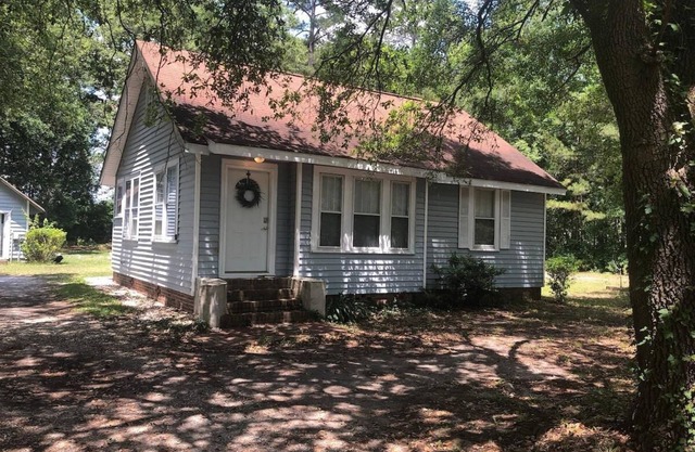 Cute 4br Modern Farmhouse Home+ Large Yard!