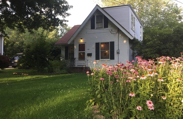 Cute and Cozy 3BR House with Parking
