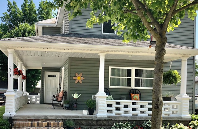 Cute cozy apartment. Half a block walking distance from beautiful downtown Ionia