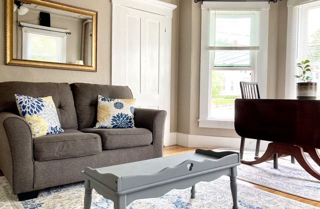 Cute & Cozy-Historic & Vibrant Capitol Downtown-private 2 brm apartment