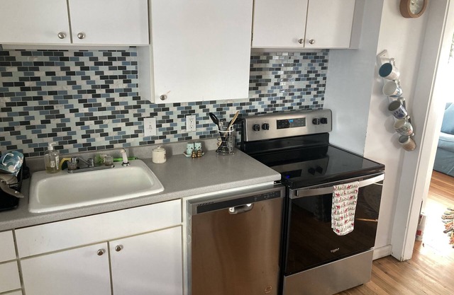 Cute House -2 Blocks from Beach