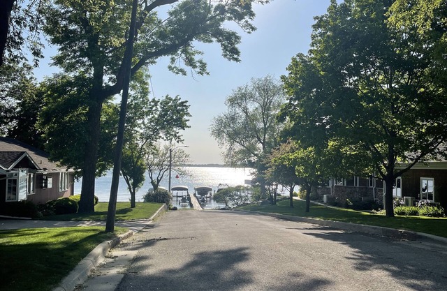 Cute little cottage on South Shore just steps from city beach and downtown.