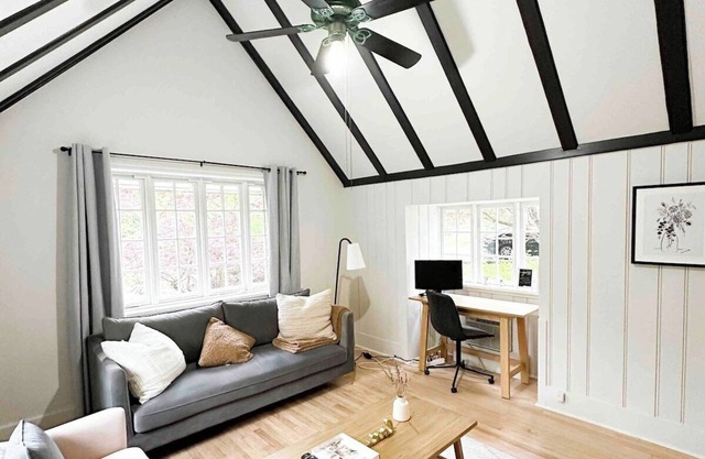 Cute Romantic Cottage!