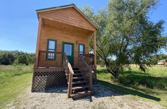 Cute Tiny Home! Outdoor Atmosphere! 5425 Cypress