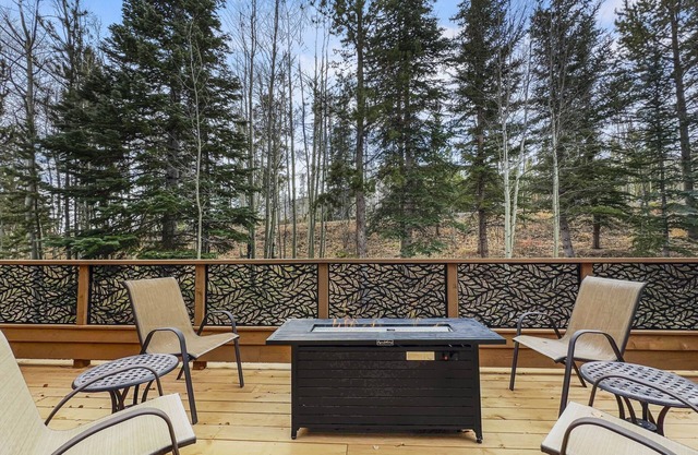 Cutty Sark Court #2 3br 2.5ba Mountain Views 3 Bedroom Townhouse by RedAwning