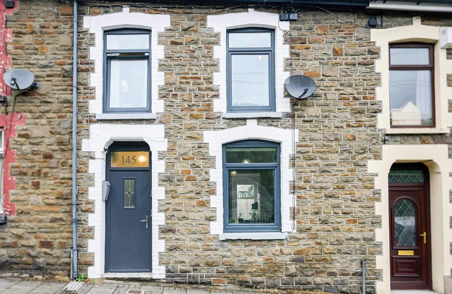 Cwmparc Cottage Rhondda Valley by StayStaycations
