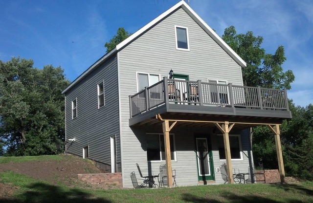 Cyclin-Up Inn 3 br home overlooking Whalan and the Root River Trail, Pet Welcome