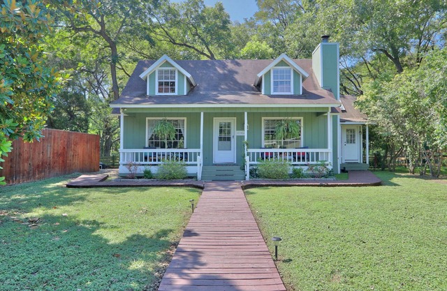 Cypress Creek House | Bright 3/2 on the creek and minutes from downtown!