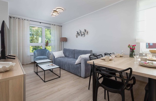 Cztery Pory Roku 67C | Bright Apartment | Desk