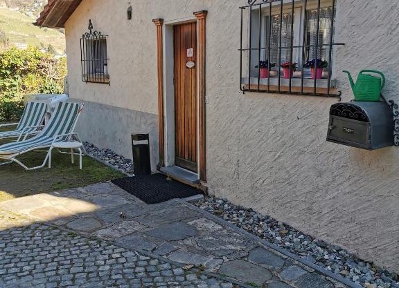 Dépendance mit pergola